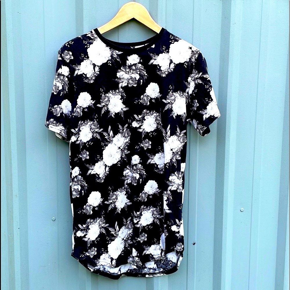 Pacsun Floral Short Sleeve T-Shirt Women’s Medium